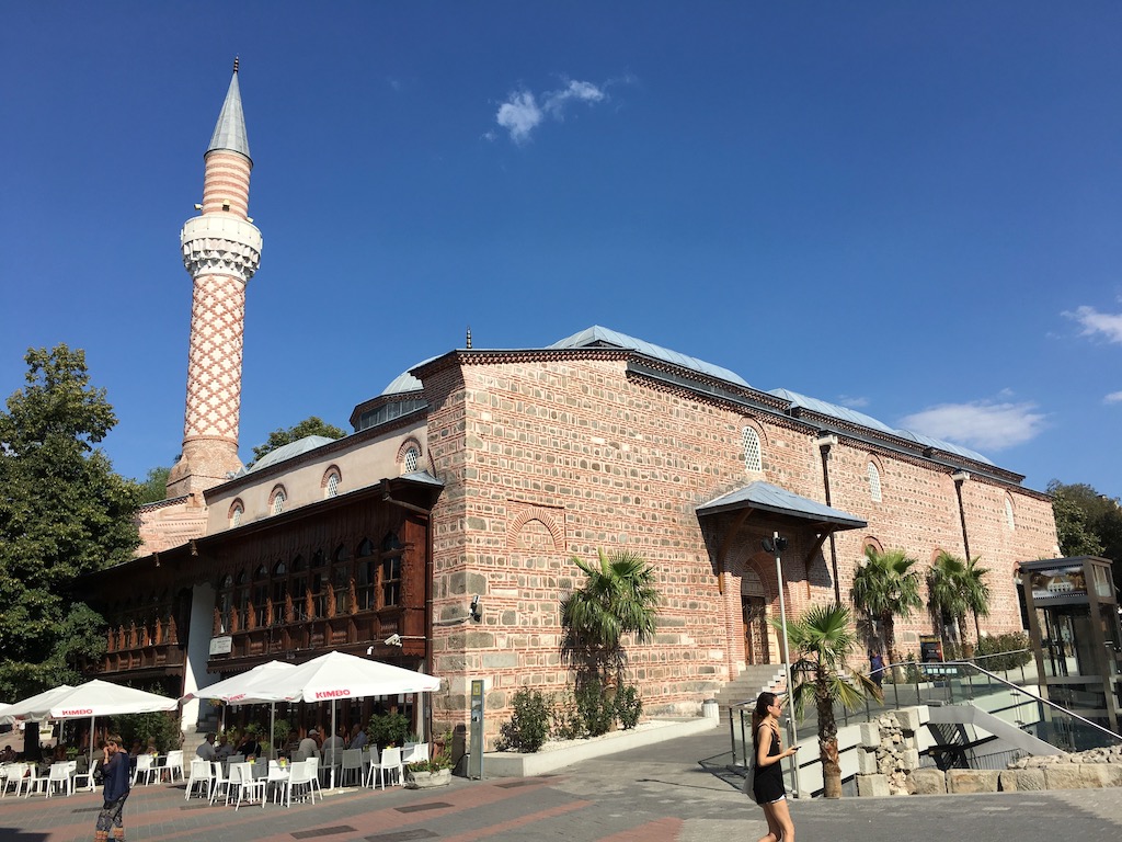 Moschee mit Café davor