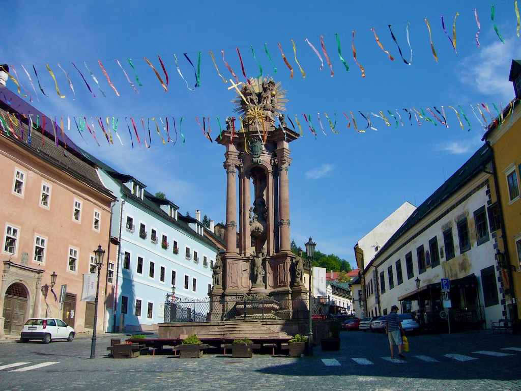Platz mit Dreifaltigkeitssäule, Banská Štiavnica